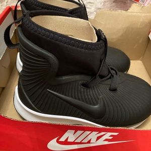 Nike Binzie boot 9 c